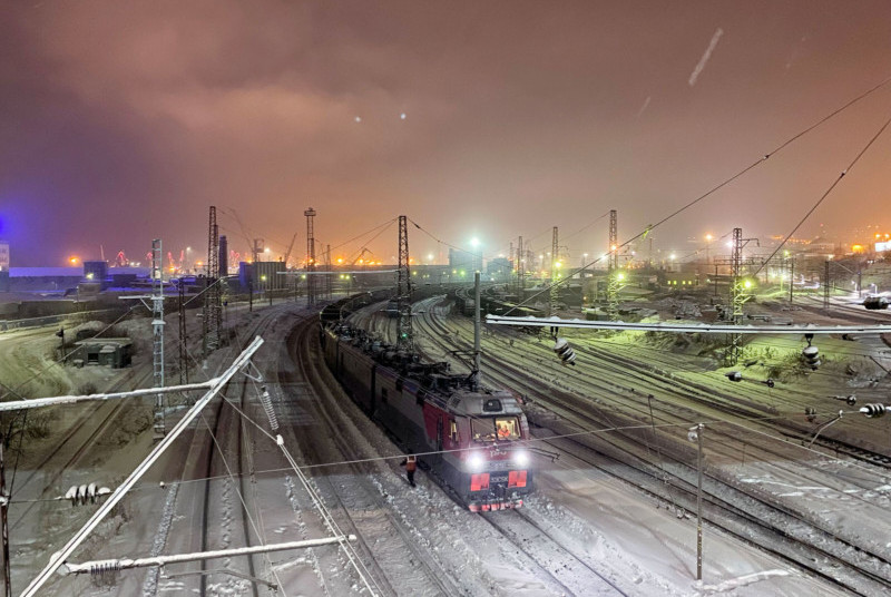 Iphone Fotógrafo usa el modo noche del iPhone 11 Pro para inmortalizar 40 días repletos de oscuridad en Rusia