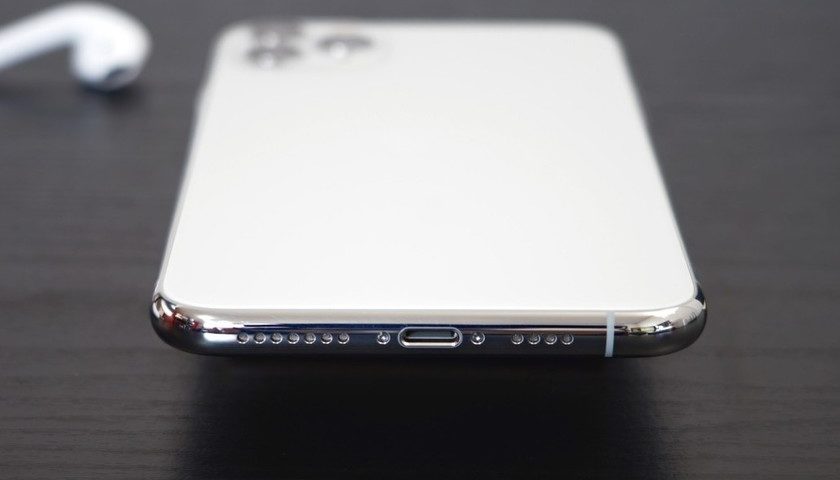 Iphone Apple podría -por fin-C en los iPhone, pero por obligación